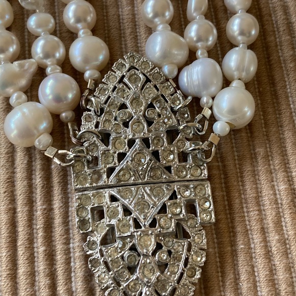 NWT Triple Strand Freshwater Pearl Necklace w Vintage Repurposed Pendant - Picture 4 of 6